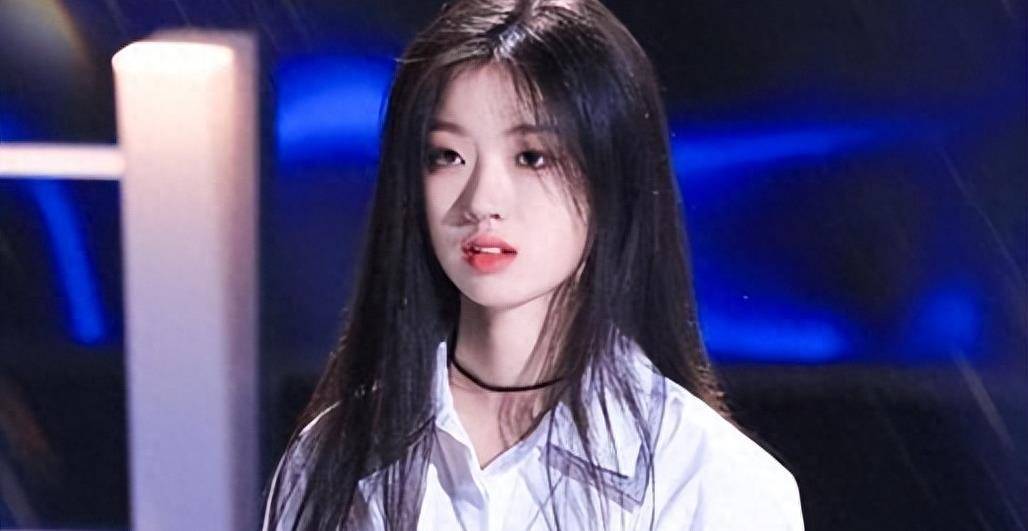 单依纯对阵黄霄云:新生代女歌手的巅峰对决,究竟谁更胜一筹?