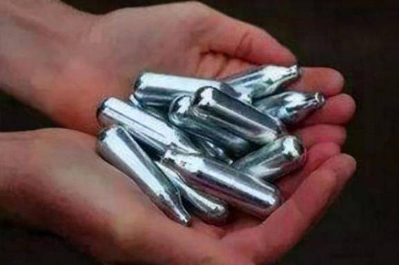 法国"狼人事件":3年袭击200人,死于银子弹,尸体至今下落不明_沃当