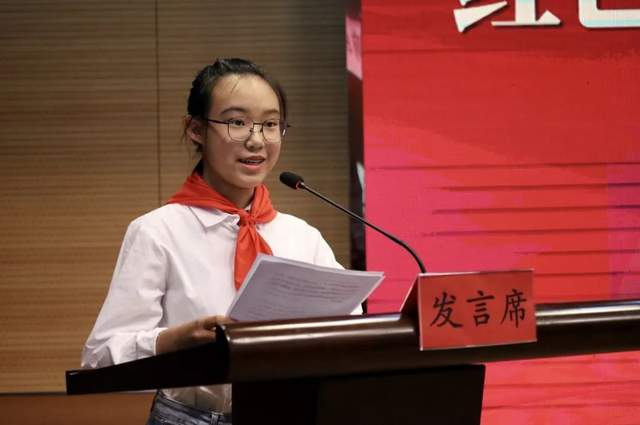 紫石中学生张琦雪获奖代表第二实验幼儿园教师崔海燕,教师发展中心