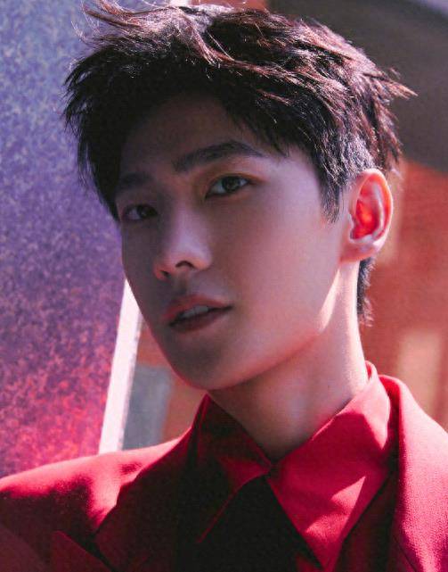 杨洋开怼粉丝:"都安静点"再起风波,杨洋恐和李佳琦下场一样!