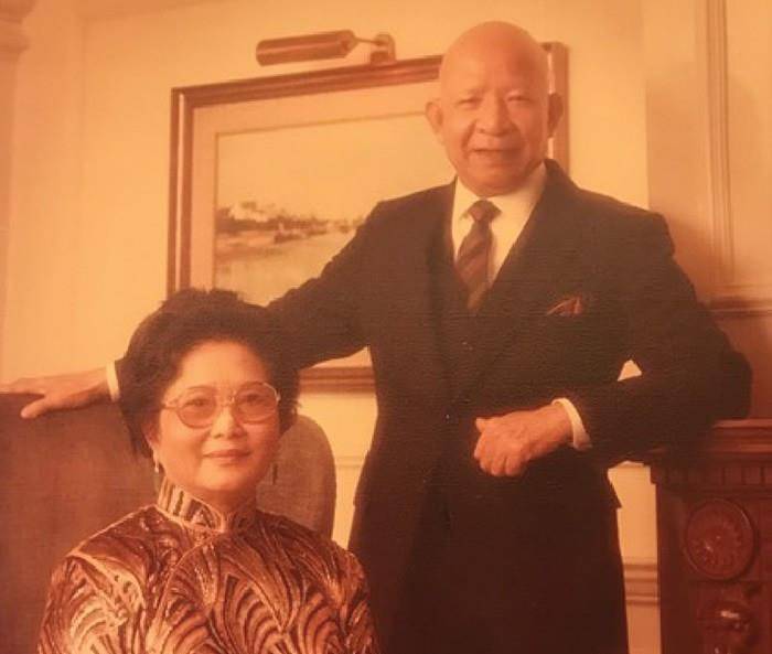 罗旭瑞对富豪和百利保发起"恶意收购"时,罗鹰石早有察觉,可惜他的鹰君