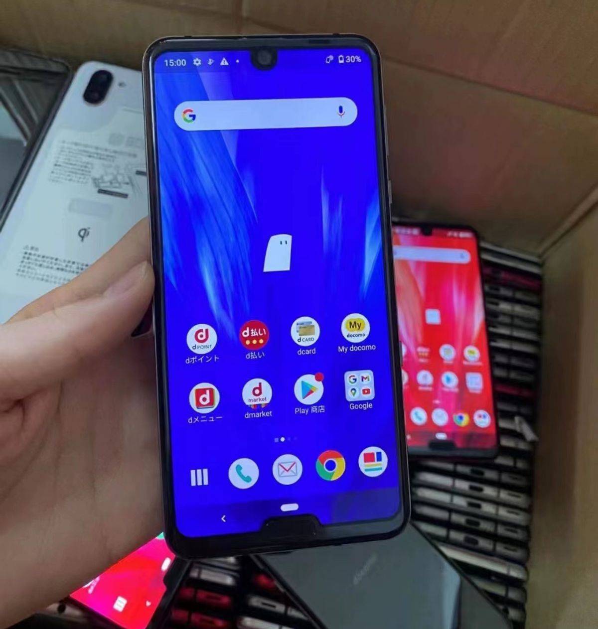 由于夏普手机在全球市场败退,因此r3 shv44是一部只在日本销售的手机.