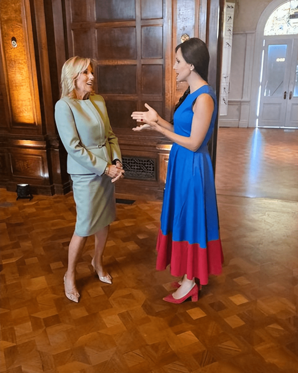 塞尔维亚第一夫人新造型曝光!