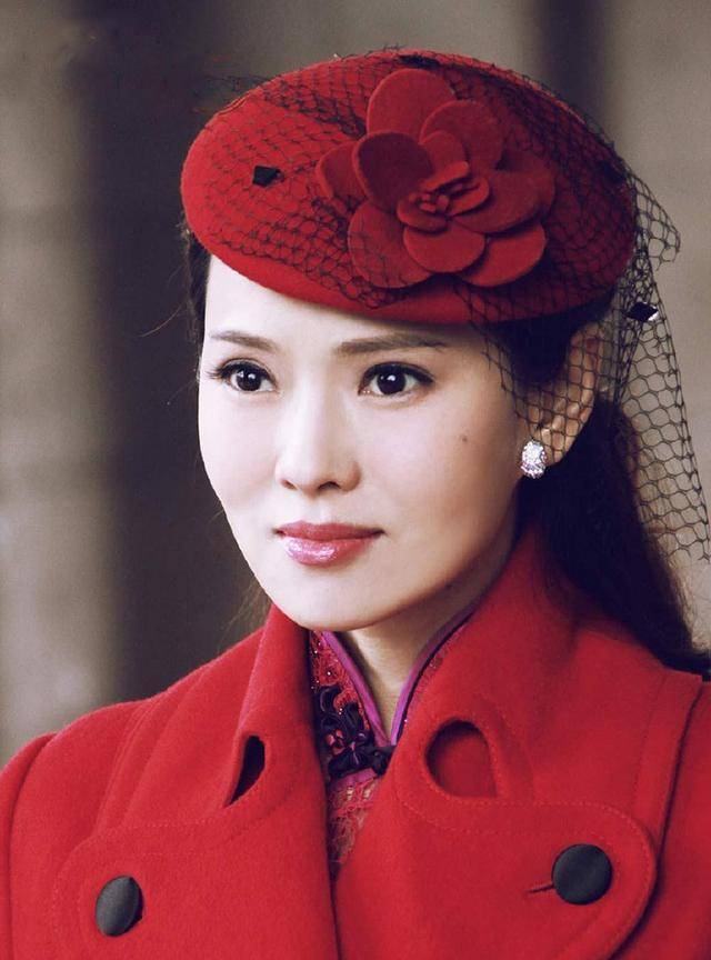 感情上,自从伊能静与第二任老公秦昊结婚后,感情一直非常好,家庭生活