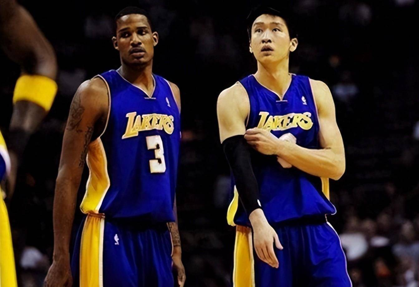 明星球员科比在孙悦离开湖人时对他说:"我一直认为你很有天赋,希望你