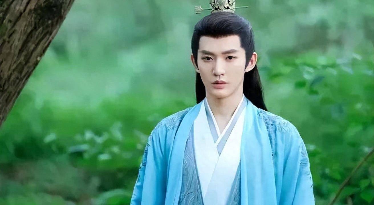 蔡徐坤不回来?周冬雨刘昊然分手?_the_什么_转型