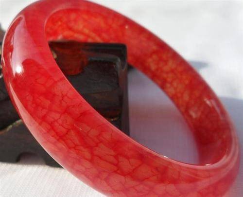 文物贩子把玉塞入活羊身体内,5年后拿出卖高价?