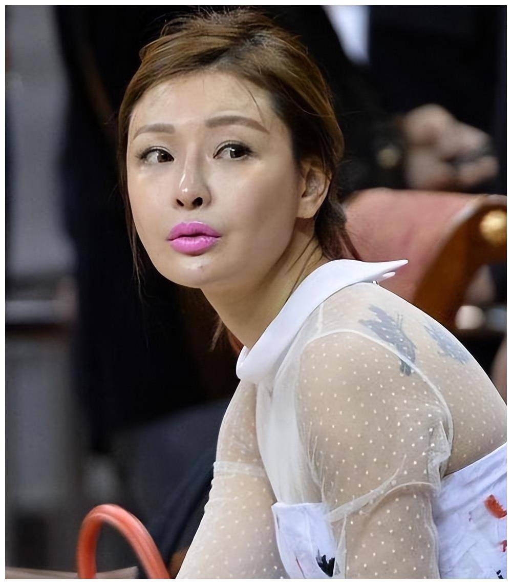 40岁宛如少女,后背纹身很吸睛_吴迪_广东_杜锋