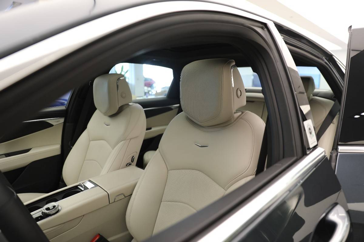 0t可变涡轮增压发动机,带tripower可变气门技术,排量1998cc,最大功率