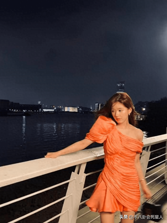 陈坤脸肿赵露思太素,齐溪宁泽涛造型有点雷_黑色_穿着_米兰