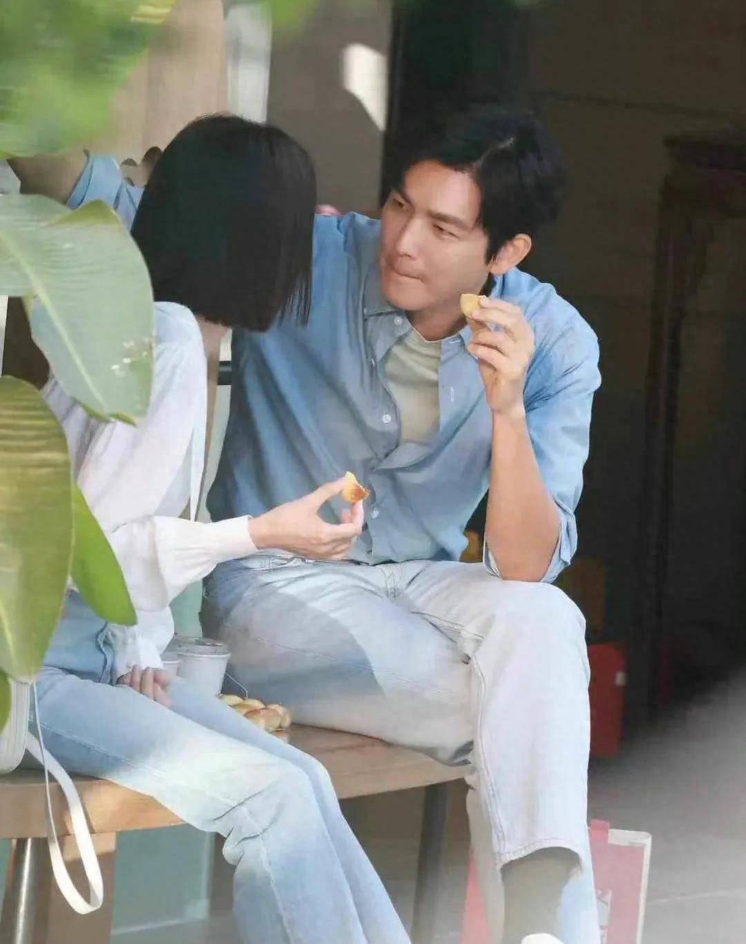 钟汉良秦岚演中年恋爱情侣,拥抱却没肢体接触,看清咋吃饭,懵圈_年龄