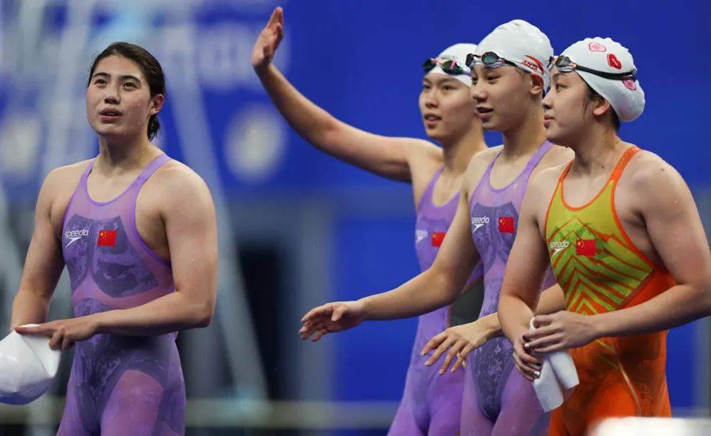 1500米比赛体能消耗很大,中国队调整阵容,派出了杨浚瑄,程玉洁,吴卿风