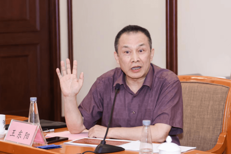 全球鹰酒业控股有限公司董事长李振达详细阐述全球鹰"