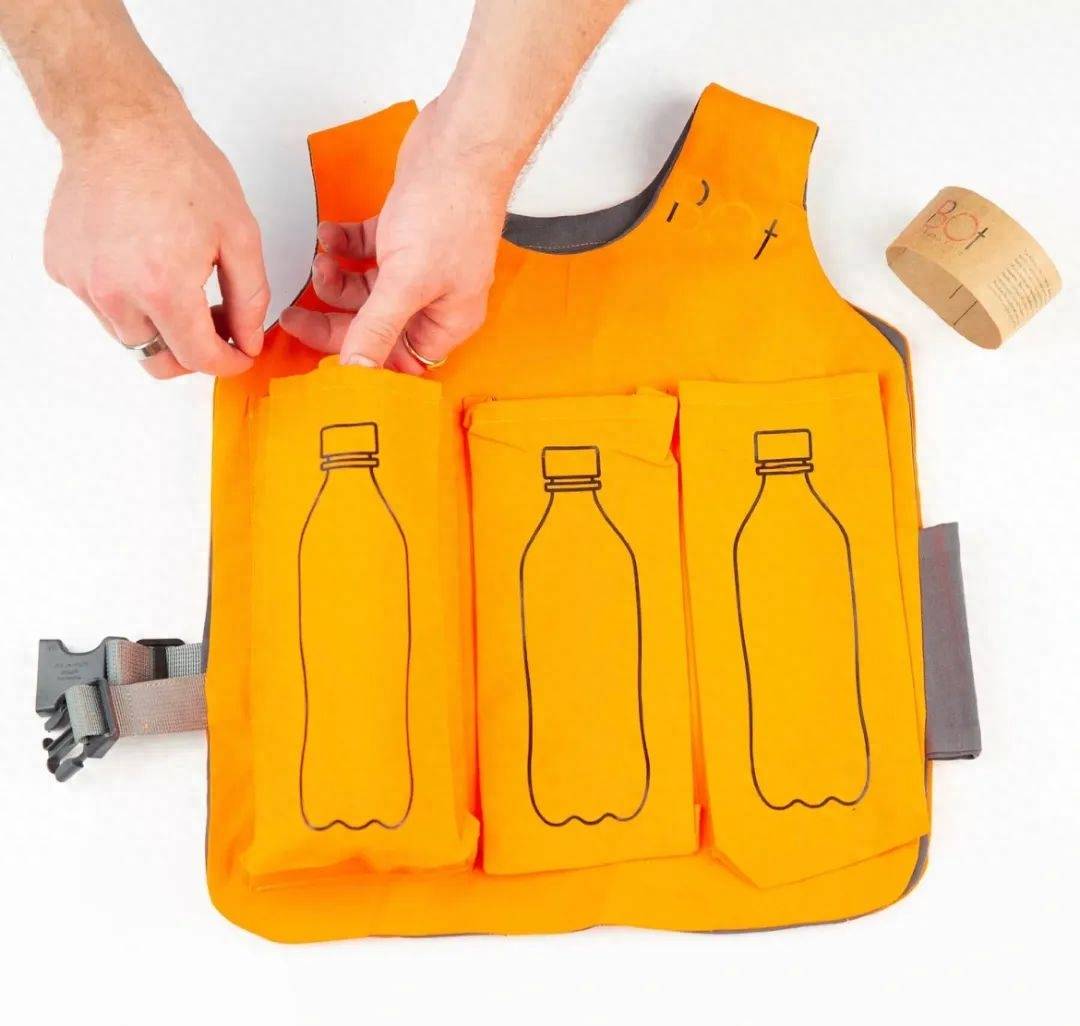 morrell最近制作了一件插入废弃的塑料瓶即可用的bot救生衣,为居住在