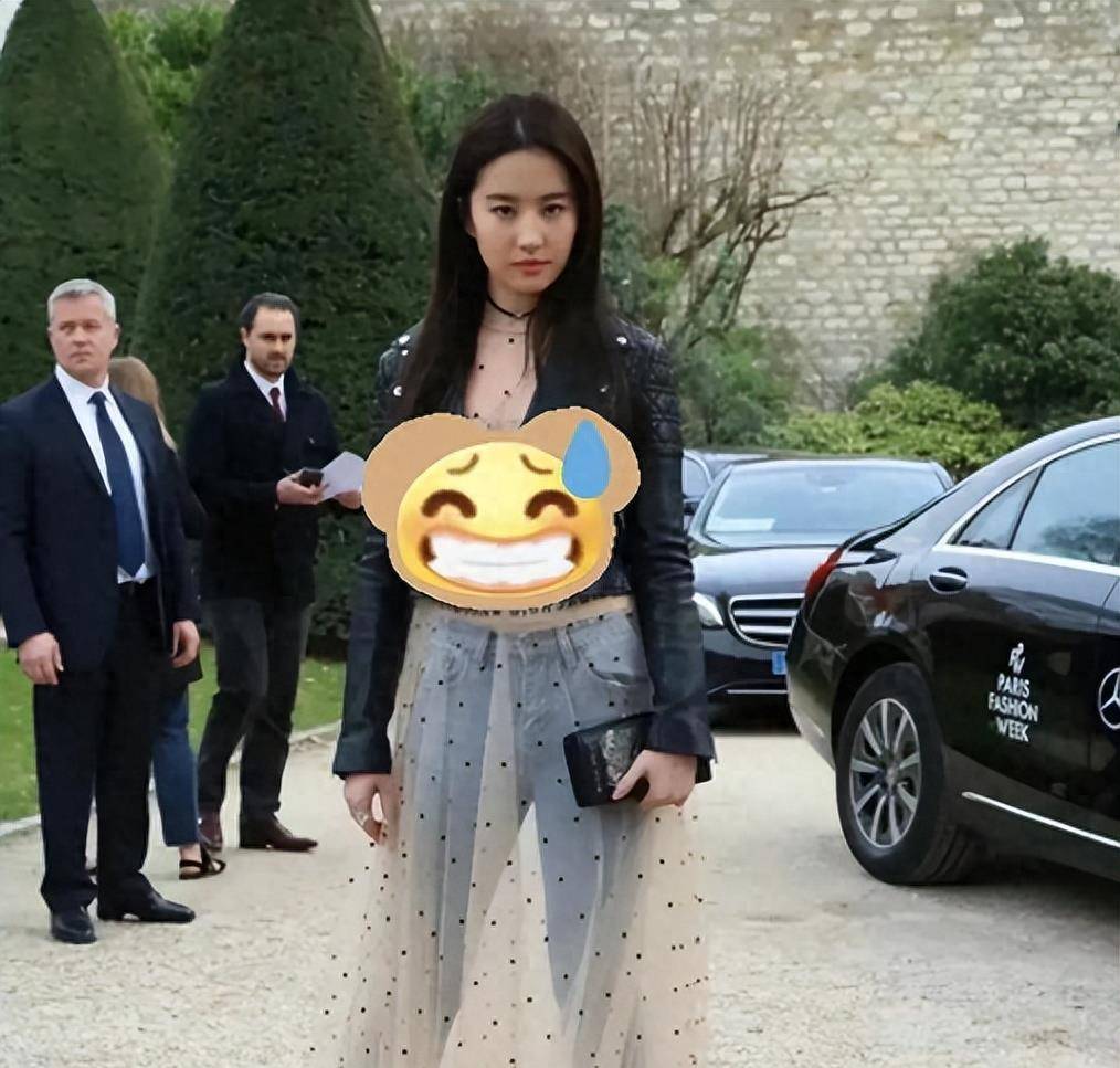 大概和刘亦菲最近的身材有很大关系,因为最近发现刘亦菲发胖了很多,看