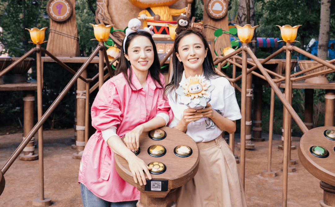 每一张照片里,佟丽娅三人都笑得非常灿烂,能看出来心情确实很愉悦