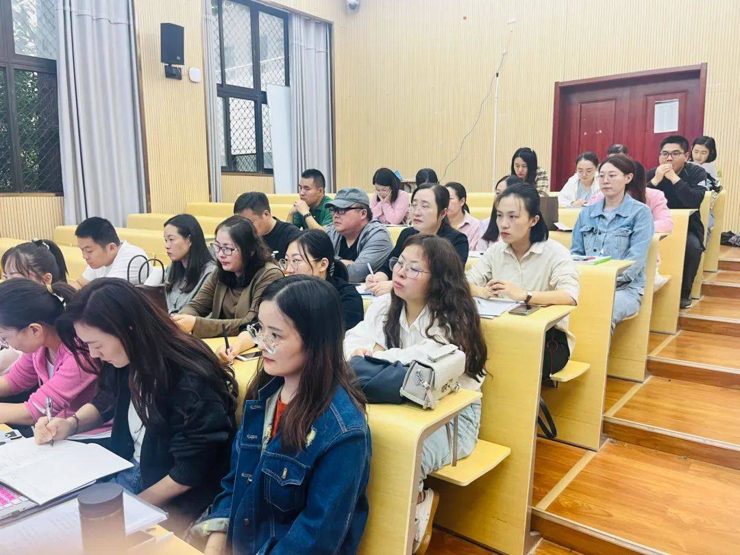 淮安区市级初中教研组建设专项课题开题论证会在文通中学顺利举行