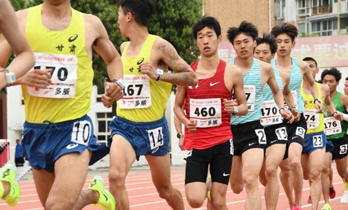 2023田径男子800米决赛,来自四川铁人队的周尚嵘夺获冠军_比赛_选手