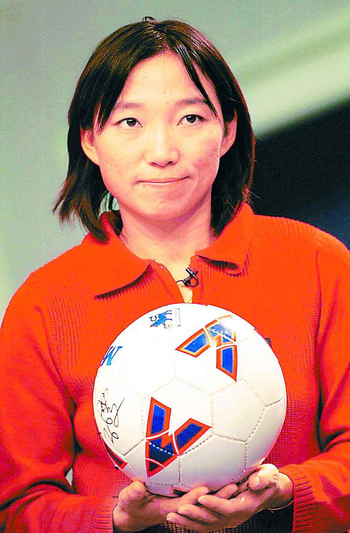 "铿锵玫瑰"孙雯:带伤书写女足辉煌,与华人丈夫在婚姻中有遗憾_足球