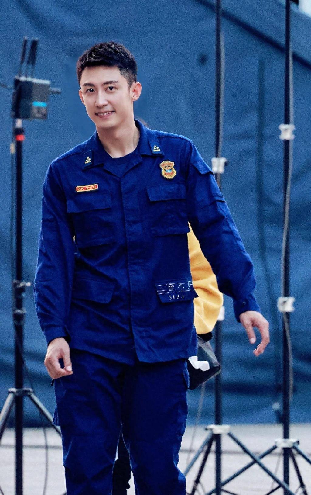 有一种尴尬叫演消防员,把黄景瑜和杨洋放在一起看,差距就出来了_角色