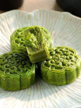 一口爆浆的抹茶流心月饼!酥掉渣入口即化~_黄油_面团_奶粉