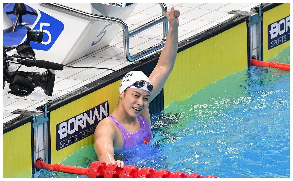 前50米,叶思文以28.16秒的成绩获得第三名,落后第二名金瑞英0.75秒.