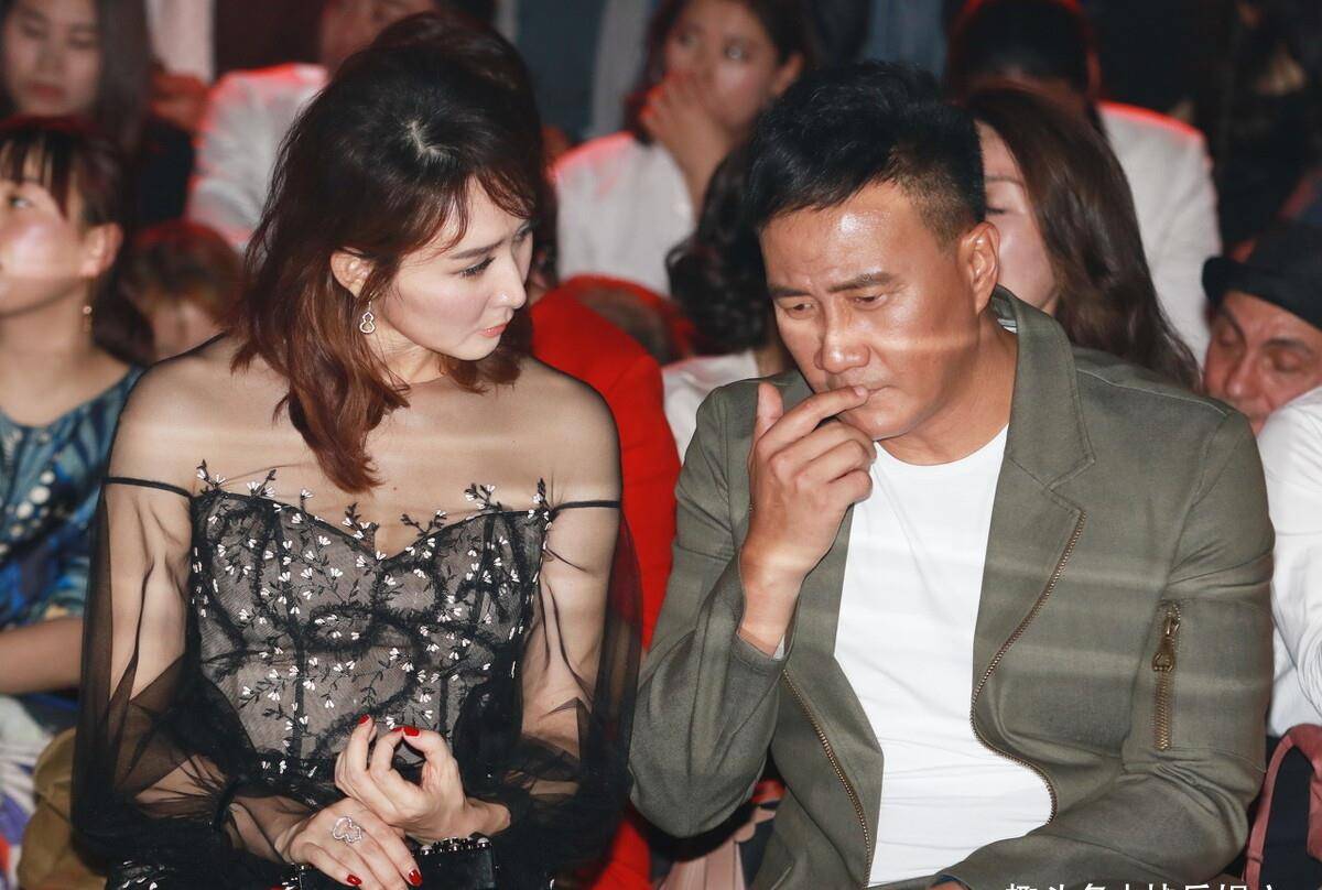 登场就被胡静质问特殊照顾她,回复太强硬了_见证人_电视剧_同学