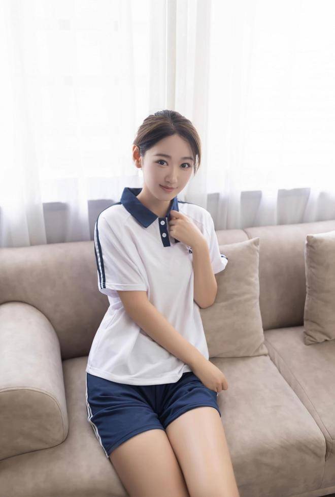 唐安琪校服写真,小清新性感白袜让你沉醉其中_时尚_女性_衬衫