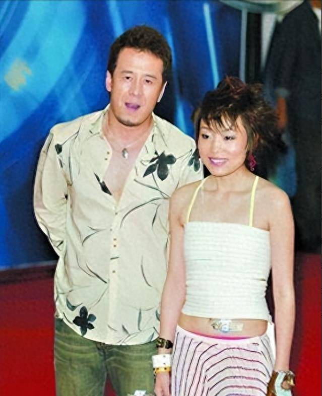 从万人追捧到"无人问津",哪怕有着那英扶持,杨坤还是走向下坡_父母_陈