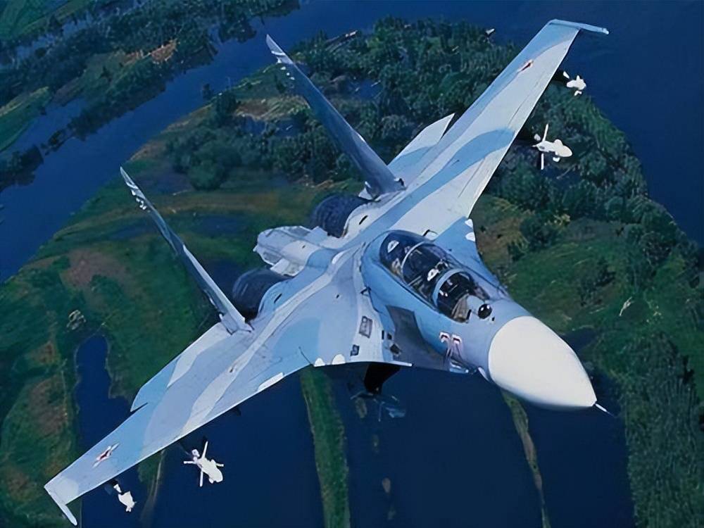 俄罗斯四代机辉煌,苏27战机引领侧卫系列,多次在空中硬刚敌机_性能