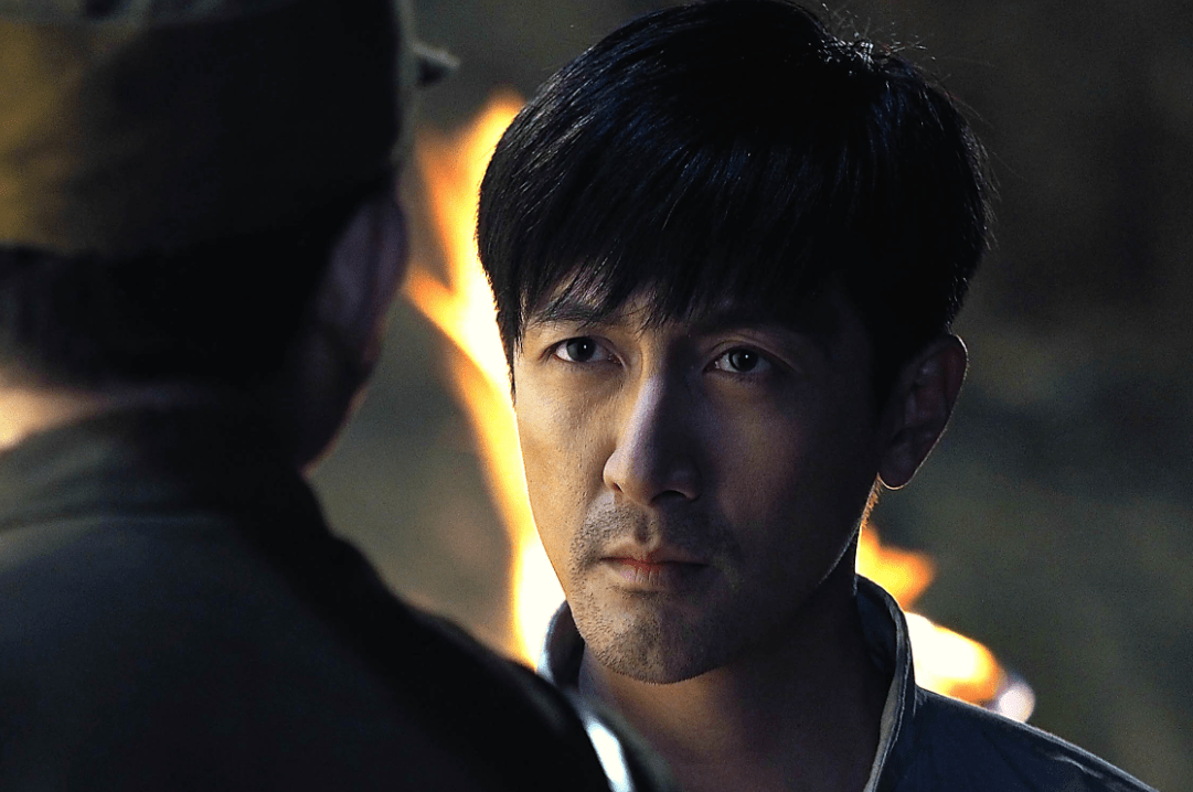 被传失踪半月,张鲁一低调现身坚如磐石发布会,身形消瘦胡子依旧_网友