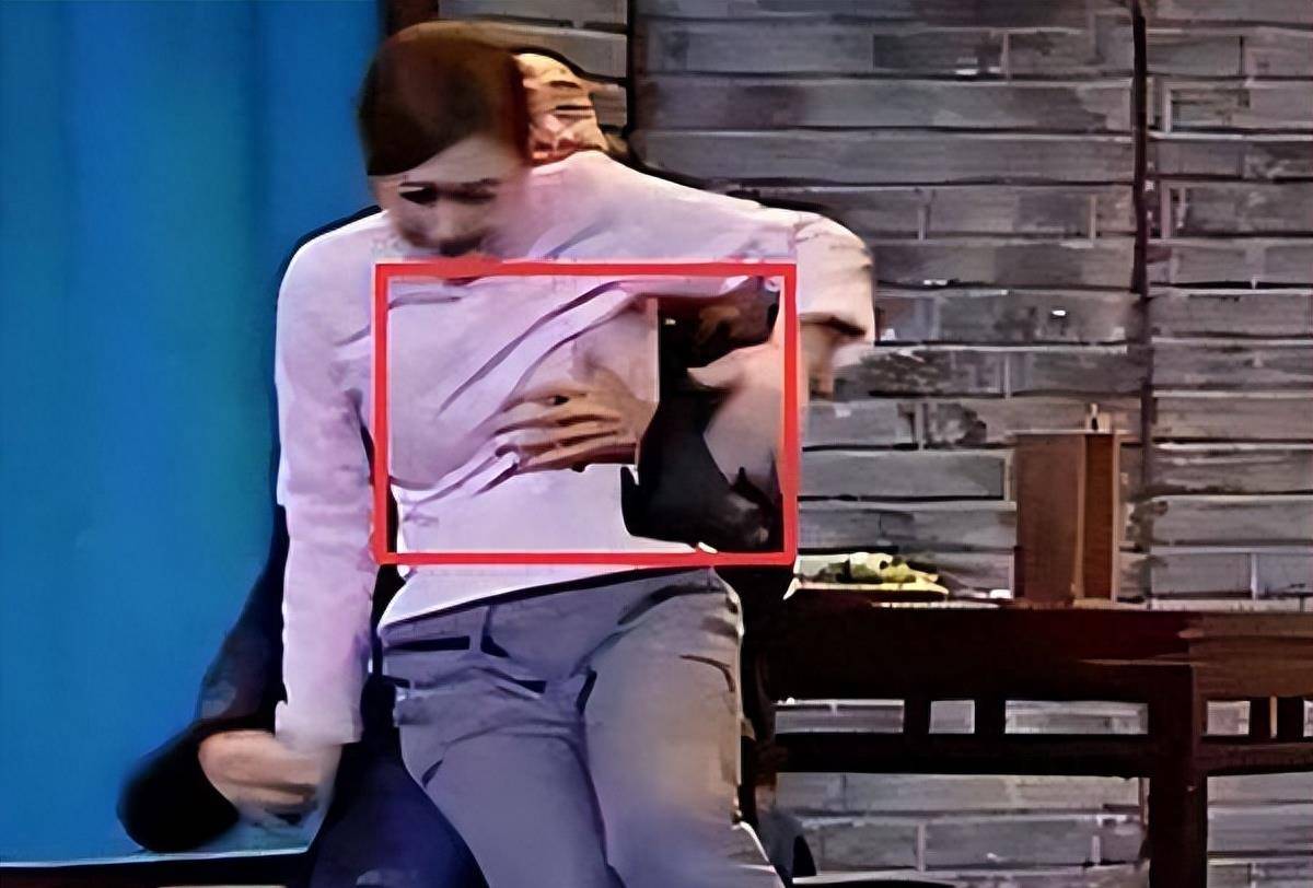 女星遇到咸猪手如何应对:王晓晨沉默 蔡依林尴尬 还是她解气