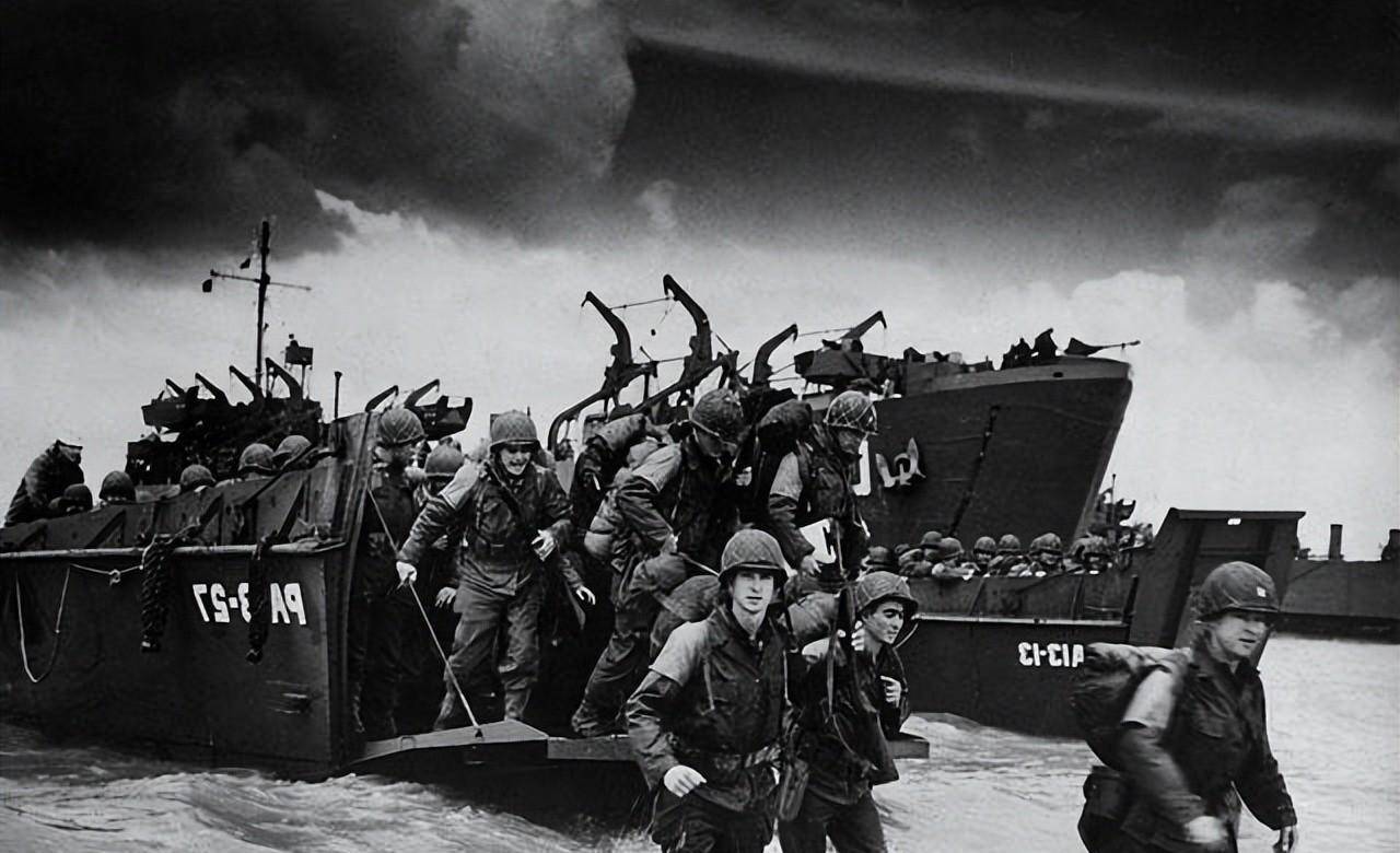 1944年带领美军,英军,加拿大军和少量法军发动了赫赫有名的诺曼底战役