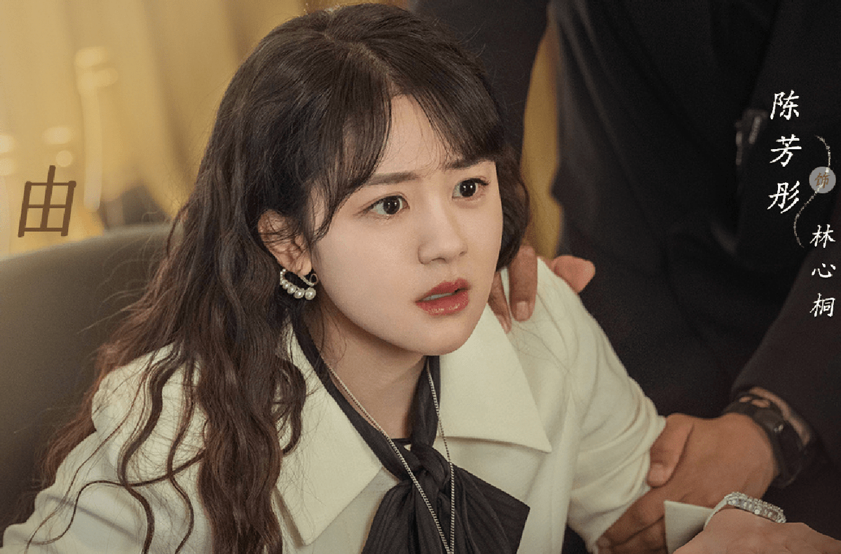 还有一次是代高政在微博上晒出了自己与陈芳彤在拍《千金丫鬟》时的