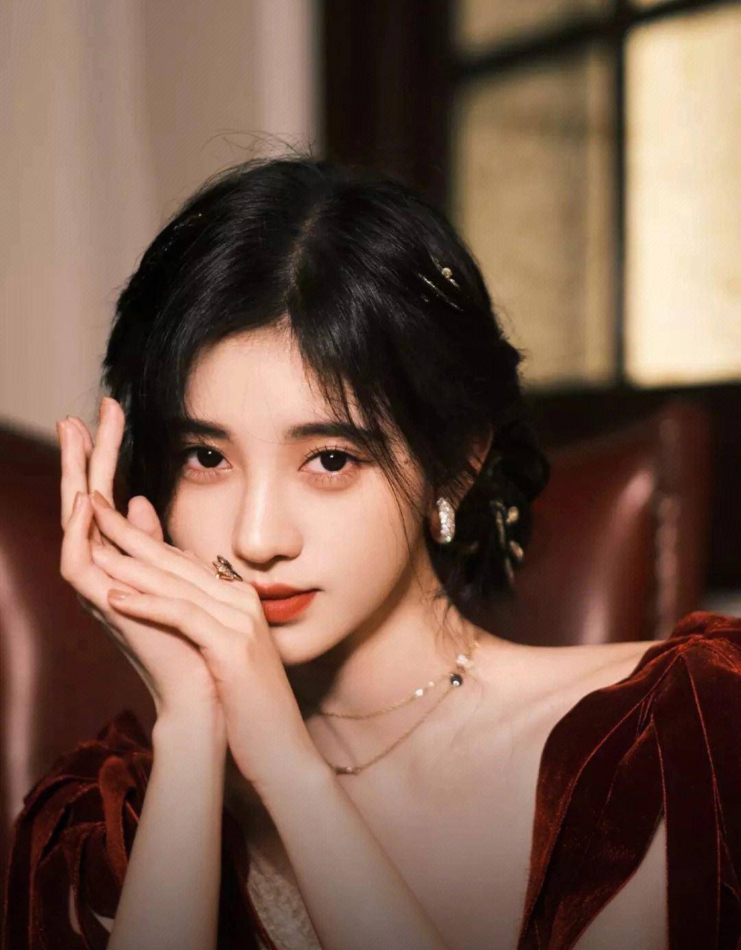 女明星人气排行榜_2024女星热度排名白鹿第二,迪丽热巴仅排第四,杨紫第一实至名归