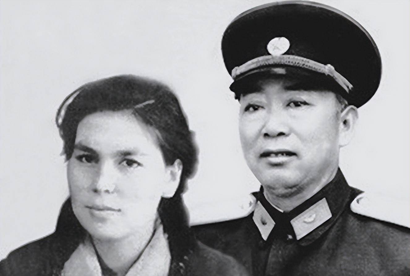 1954年,刘亚楼告诉混血老婆:我这个空军司令靠不住,你得靠自己_翟云英