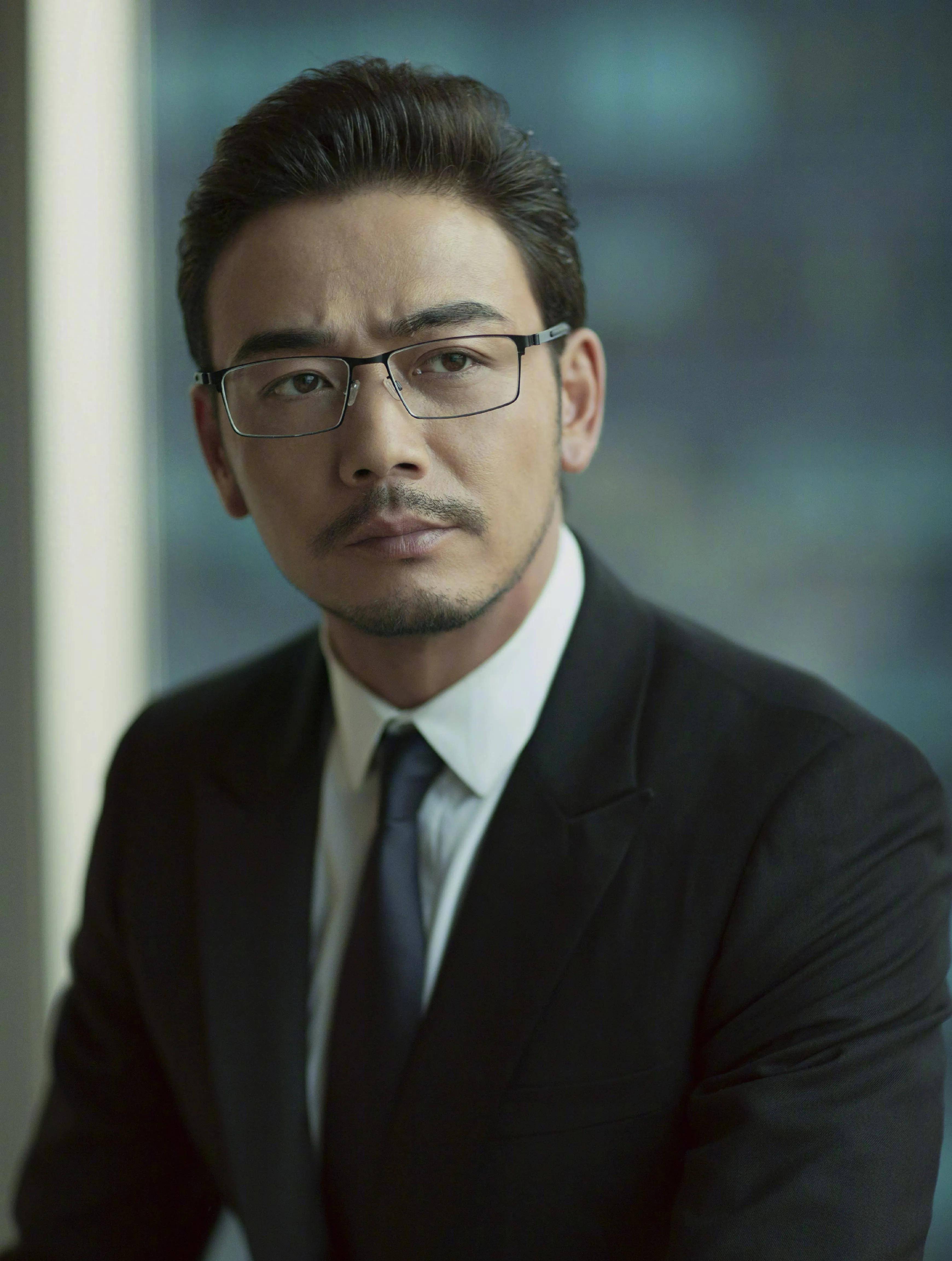 "童年女神"王黎雯,当红时嫁杨烁生一儿一女,幸福背后有泪水_成为了