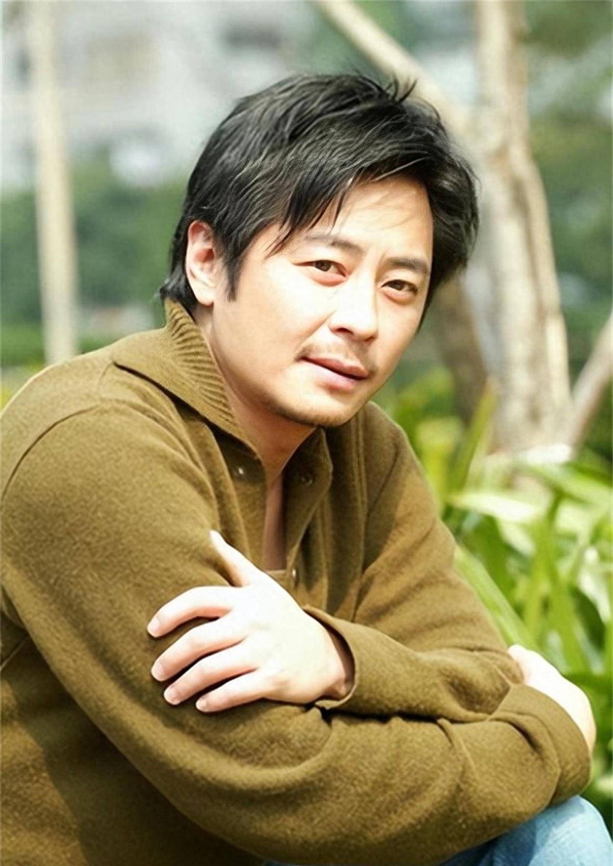 王杰,悲情半生,大梦11年,走到今天真是因为嗓子坏了?_生活_父母_母亲