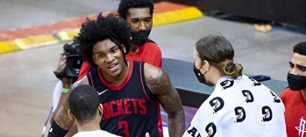 逐出nba,肖华做出最严厉处罚,詹姆斯库里拍手称快_球员_波特_行为