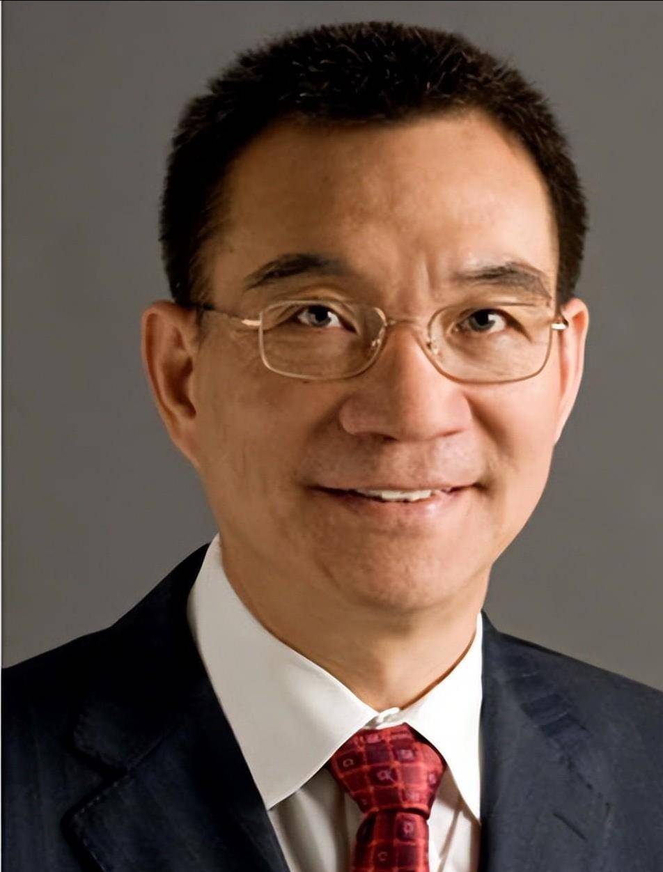 连长冒死游泳潜回大陆,现如今已成为中国顶级智囊_林正义_林毅夫_装备