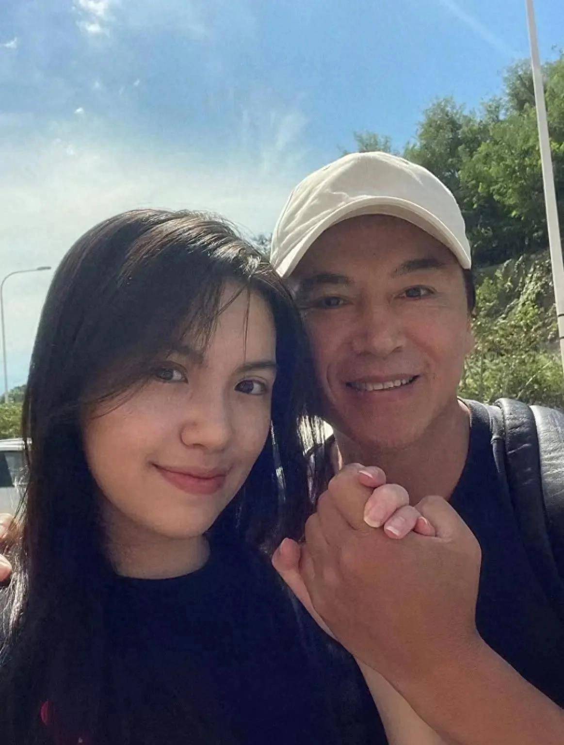 淳于珊珊:娶小4岁的吴楚君,婚后连生四胎,幸福美满