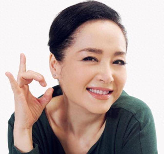 万梓良前妻与女明星做邻居,评论区却遭吐槽,网友:为何不在家剪_恬妞