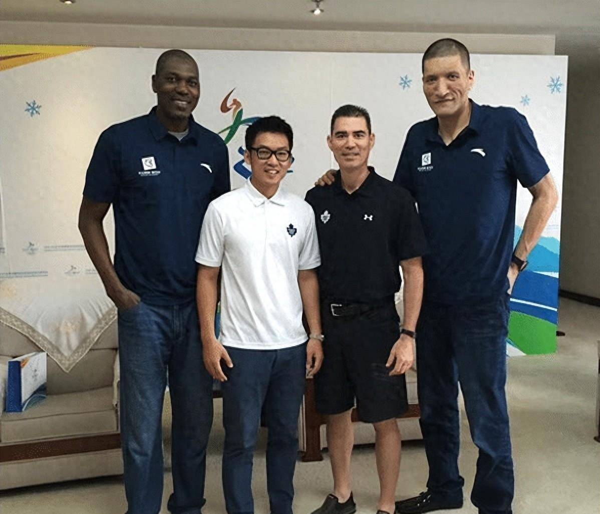 奥拉朱旺真实身高是多少?这6张合影揭示了答案!_字母_官方_尤因