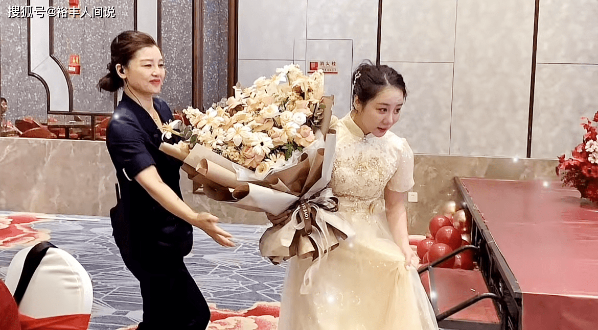奥运冠军邓琳琳低调办婚礼，现场布局简单，疑似没有司仪主持