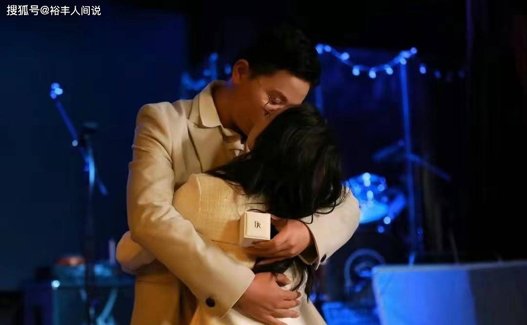 奥运冠军邓琳琳低调办婚礼，现场布局简单，疑似没有司仪主持