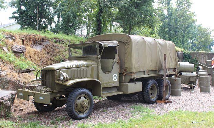 巴顿将军里面住,二战美军生产的gmc军卡,载货拉人两不误(一)_卡车