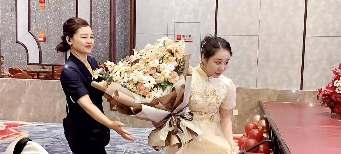原创            奥运冠军邓琳琳低调办婚礼，现场布局简单，疑似没有司仪主持