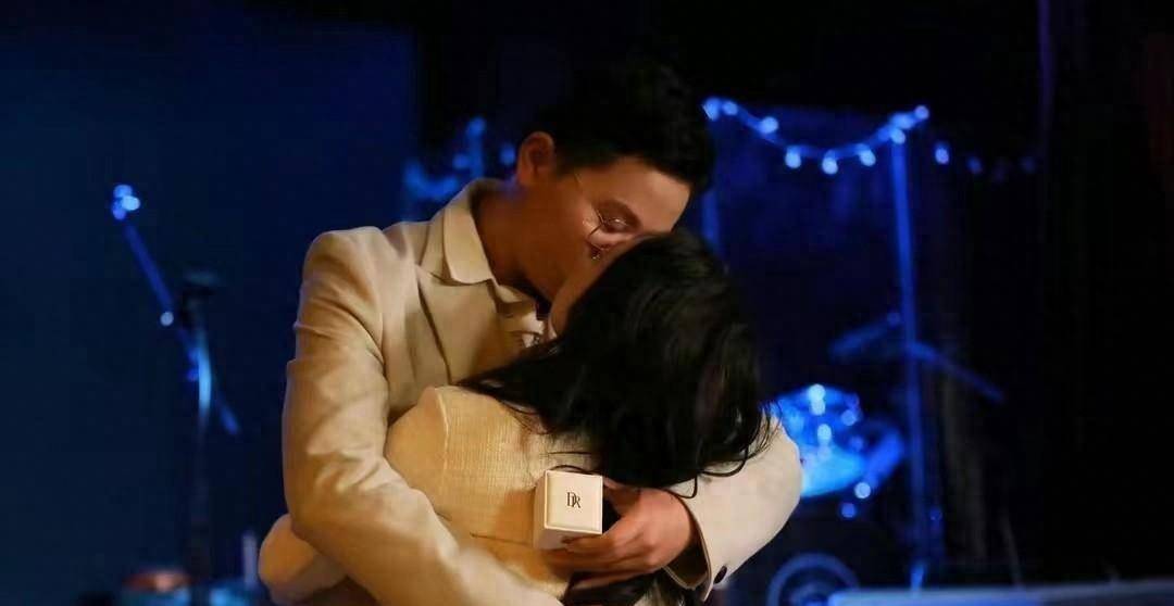 原创            奥运冠军邓琳琳低调办婚礼，现场布局简单，疑似没有司仪主持