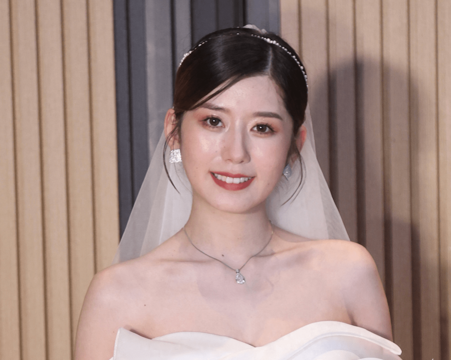 27岁TVB小花国庆办婚礼，富二代丈夫怕丑不出镜，扬言要生六个娃