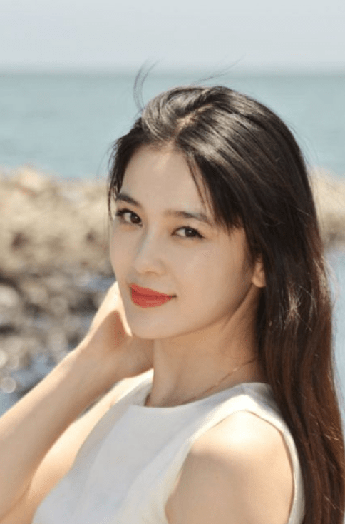 同样是农村出身,赵丽颖在娱乐圈大红大紫,她却因名字始终不红_赵涵